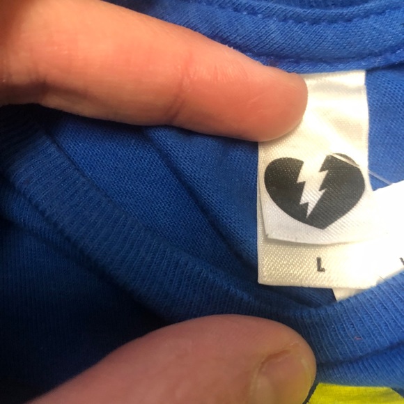 Zelda tri force graphic T shirt - Picture 3 of 3